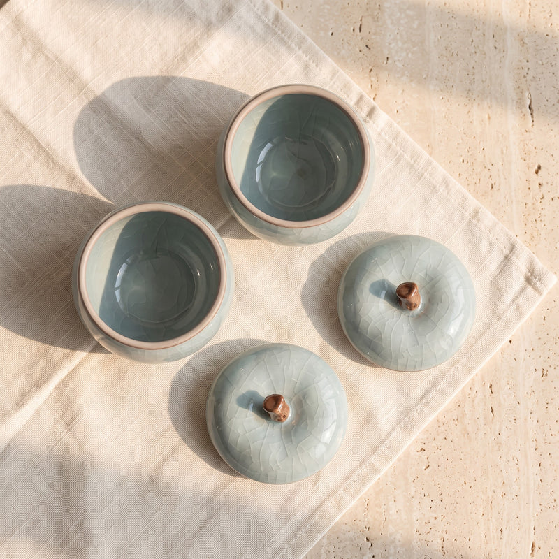 Trinket jar set — two azure jars and two lids, what is in the box
